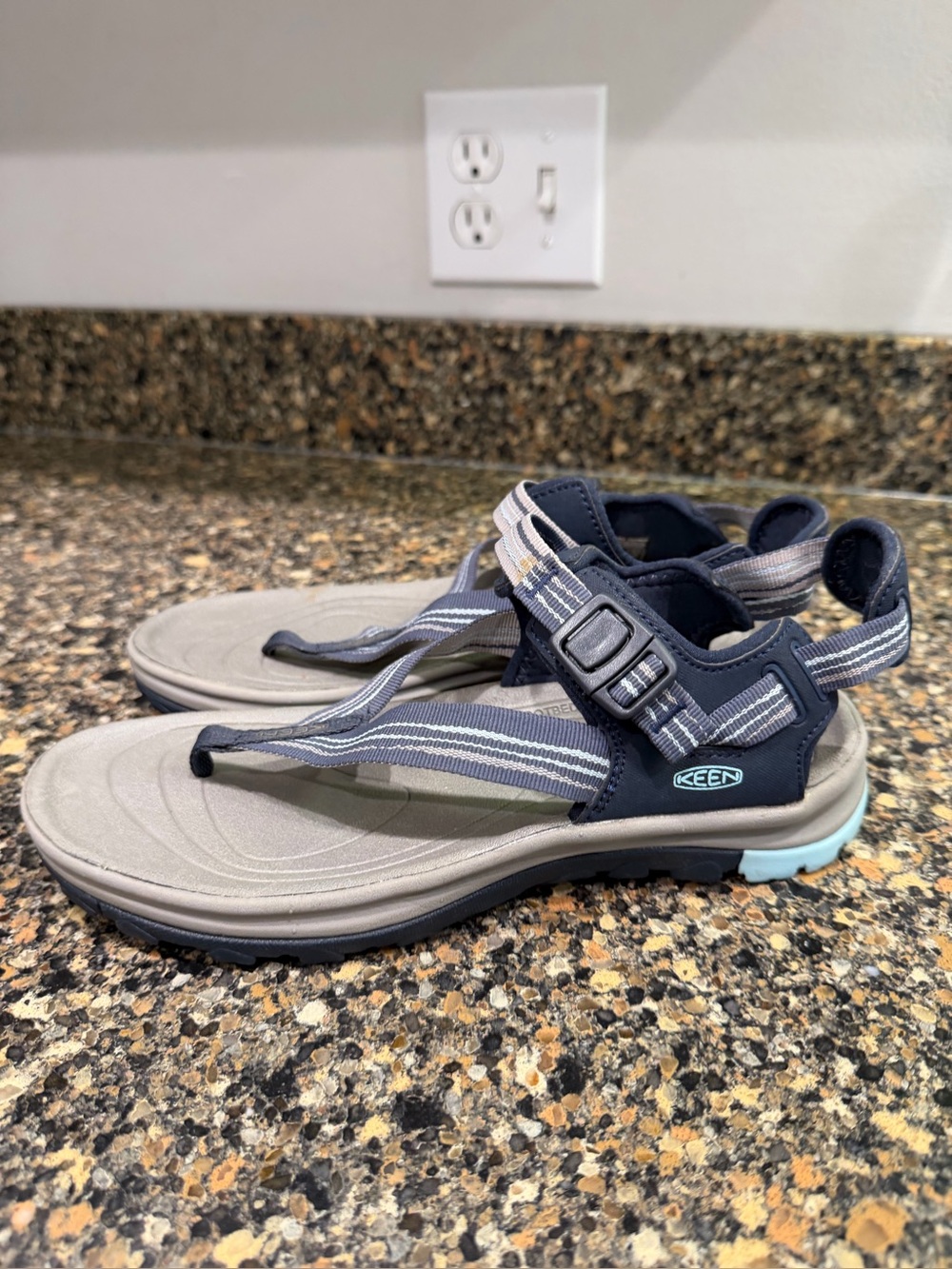 KEEN terradora ladies 7  Navy and Light Gray Outdoor Sport Sandal